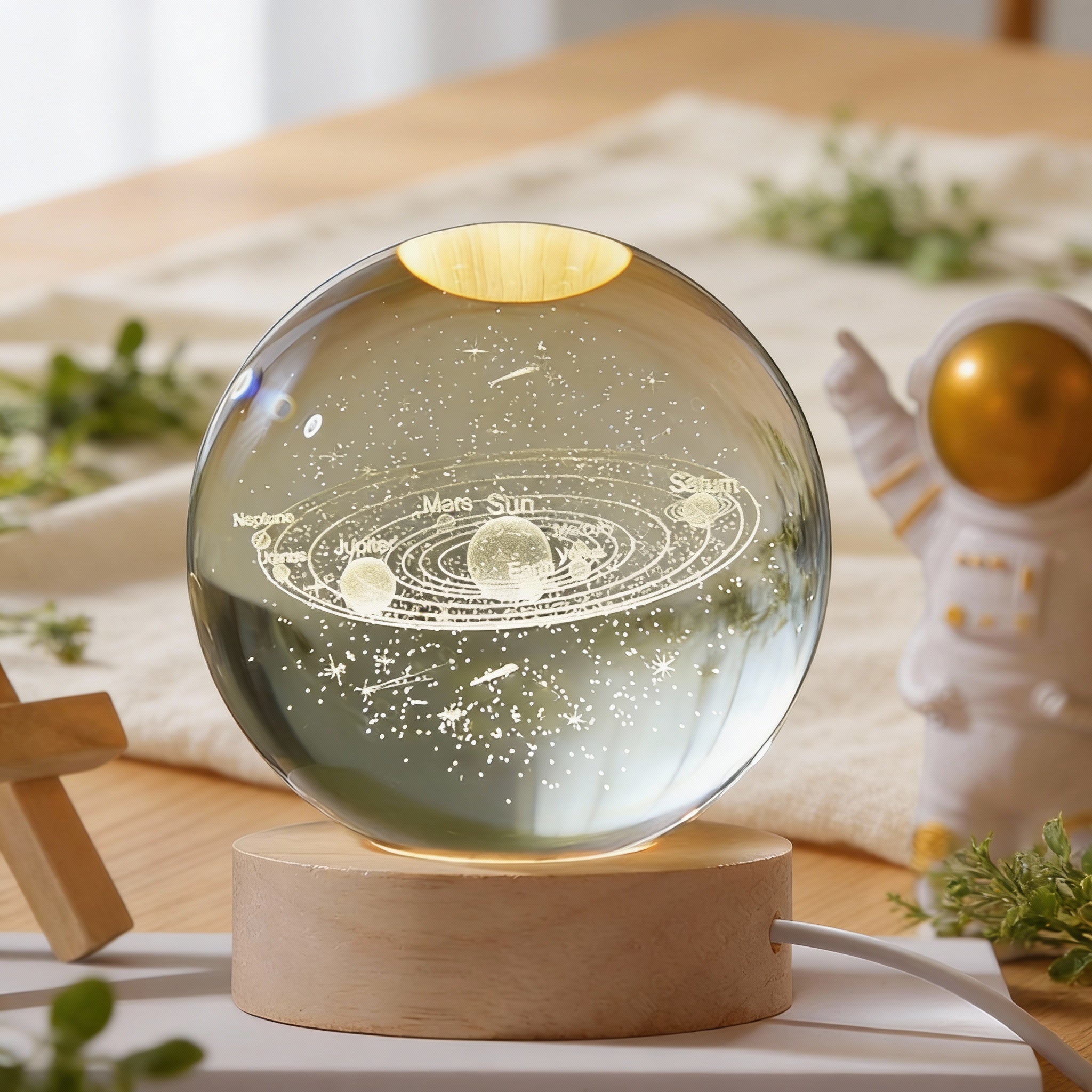Kosmische Kristallkugel – 3D Kristalllampe mit Holzsockel
